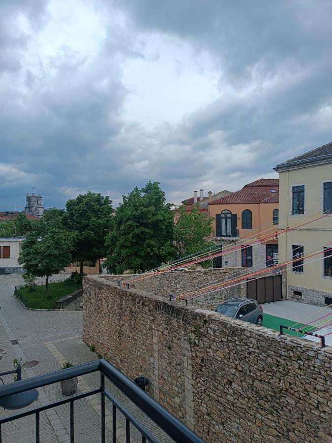 Casa En El Lago -Luxury Apartments In The Historical Center Of อิโออันนินา ภายนอก รูปภาพ