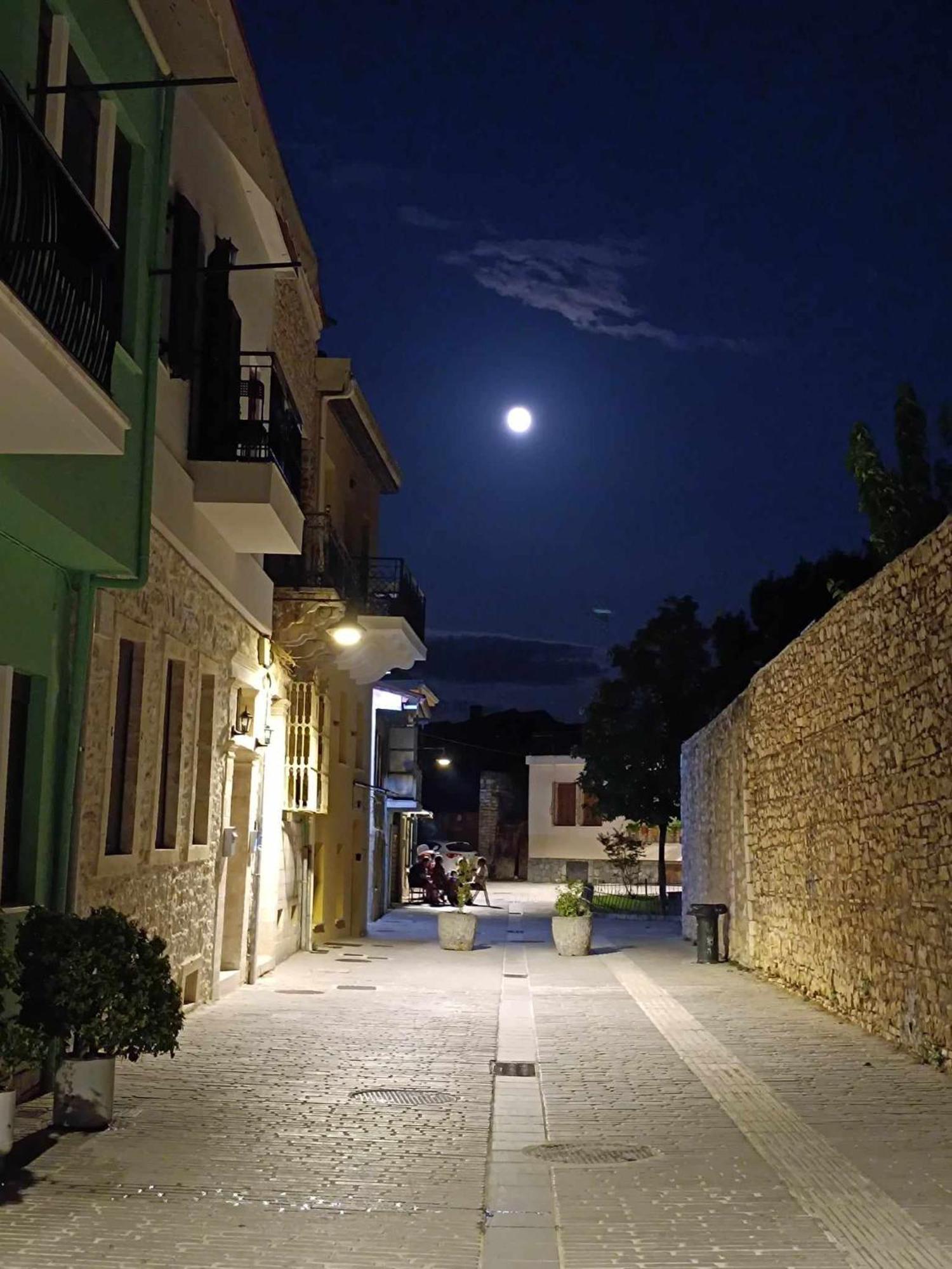 Casa En El Lago -Luxury Apartments In The Historical Center Of อิโออันนินา ภายนอก รูปภาพ